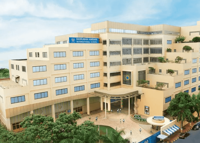 Mukesh Ambani के स्कूल में पढ़ते हैं कई Celebs के बच्चे, जानिए कितनी है इस स्कूल की फ़ीस