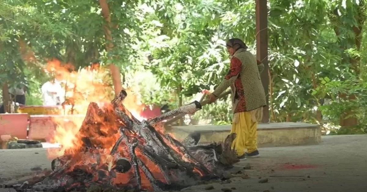 राजस्थान का वो श्मशान घाट जहां पुरुष नहीं, बल्कि एक महिला करवाती है अंतिम संस्कार