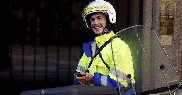 कम सैलरी के चक्कर में तीन साल कामचोरी करता रहा ये पोस्टमैन, 400 Kg सामान घर पर ही रखा रहा