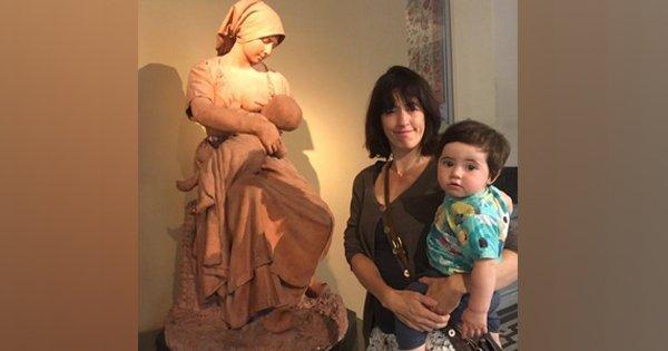 एक म्यूज़ियम में Breastfeeding पर टोके जाने के बाद इस महिला ने जो किया, वो काबिल-ए-तारीफ़ है