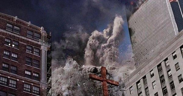 ये 16 तस्वीरें उस ज़ख़्म को आज भी हरा कर देती हैं, जिसने 17 साल पहले दुनिया को हिलाकर रख दिया था