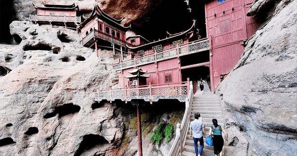 260 फीट पर बना ये मंदिर, साल 1146 से टिका है केवल एक लकड़ी के खंबे पर