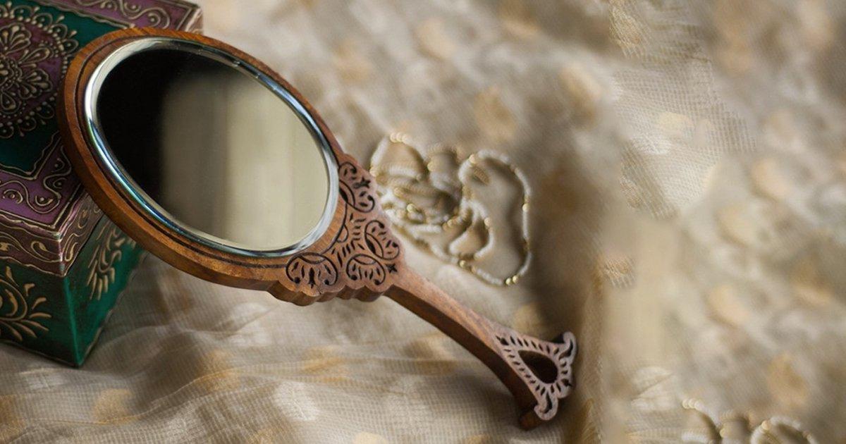 History Of Mirror: जानिए कैसे और कब हमारी ज़िन्दगी का अहम हिस्सा बना शीशा