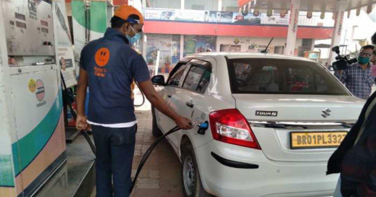 क्यों आपका Cab ड्राइवर CNG भरवाने से पहले आपको गाड़ी से उतरने के लिए कहता है? जानिये कारण