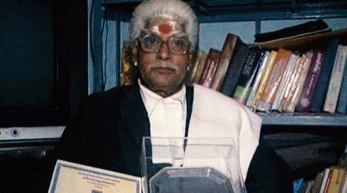 मिलिए उस वक़ील से जो कोर्ट रूम में हिंदी या इंग्लिश में नहीं, संस्कृत में देते हैं अपनी दलील