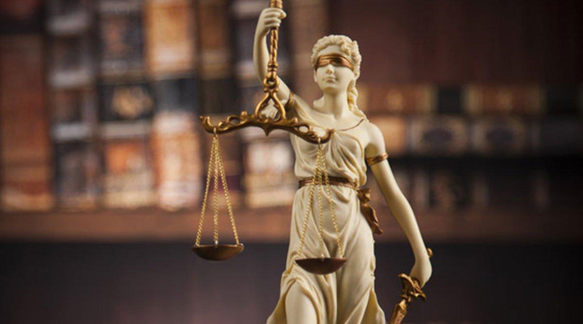 कौन है वो इंसाफ़ की देवी, जो अदालत में हाथ में तराज़ू लिए और आंखों में काली पट्टी बांधे दिखती है?