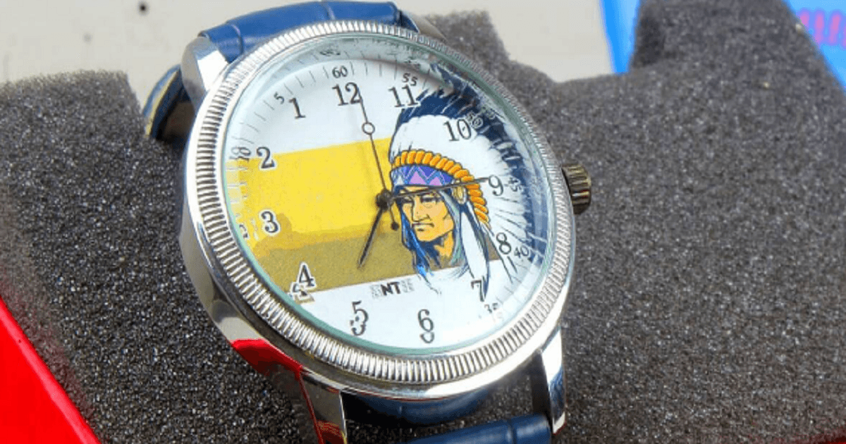 Tribal Watch: गुजरात के दो आदिवासियों ने बनाई उल्टी चलने वाली घड़ी, दाईं से बाईं ओर घूमती हैं सुइयां