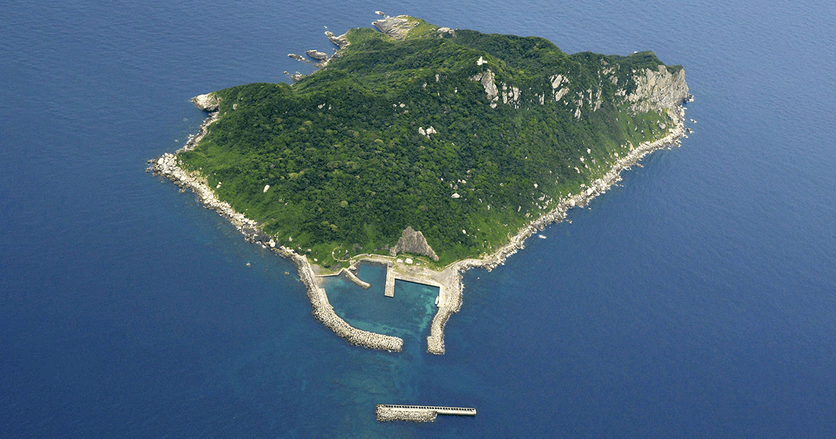 जापान का एक ऐसा आईलैंड जहां महिलाएं नहीं जा सकती, करना पड़ता है कठिन नियम का पालन