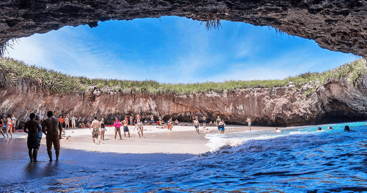 Hidden Beach: जानिए कहां स्थित है छोटे से छेद जैसा दिखने वाला ये अद्भुत और ख़ूबसूरत बीच