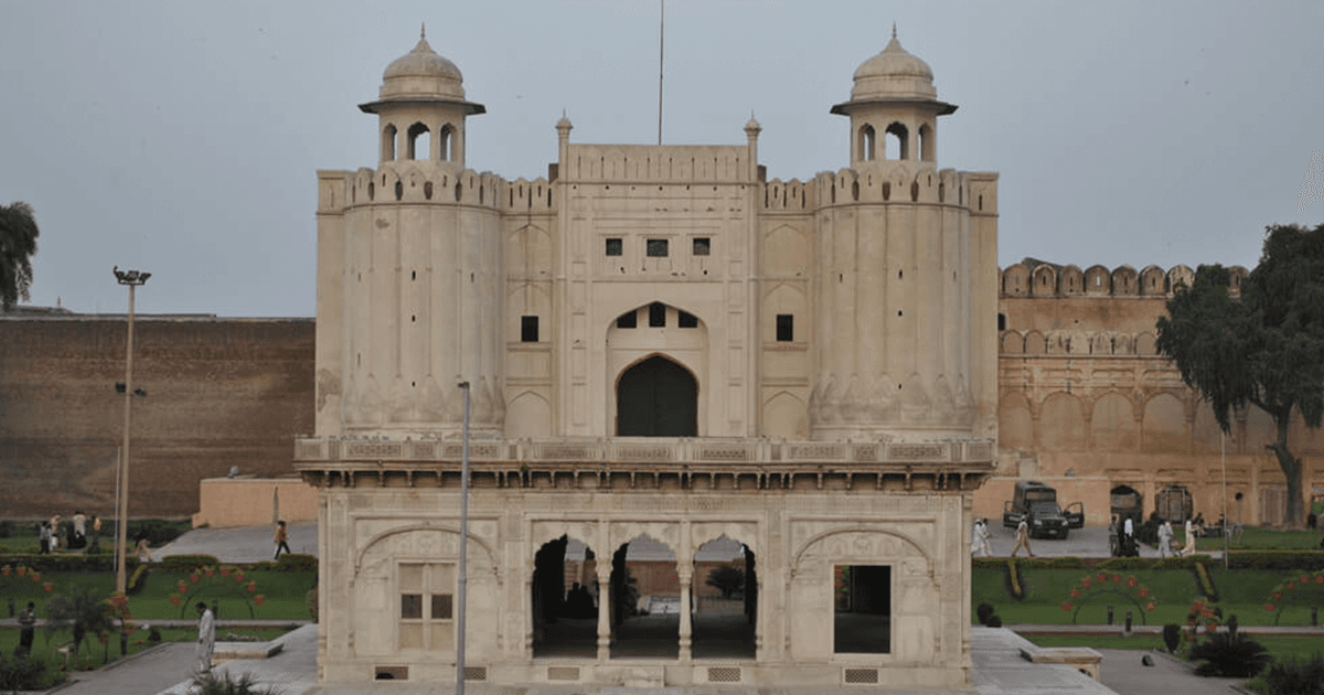 भारत की तरह ही पाकिस्तान में भी है लाल क़िला, जानिए इससे जुड़ी कुछ ख़ास बातें