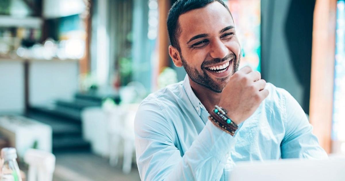 ख़ुश कैसे रहें, जवाब इन 10 हैक्स में छुपा है, आज ही इन्हें अपनाएं