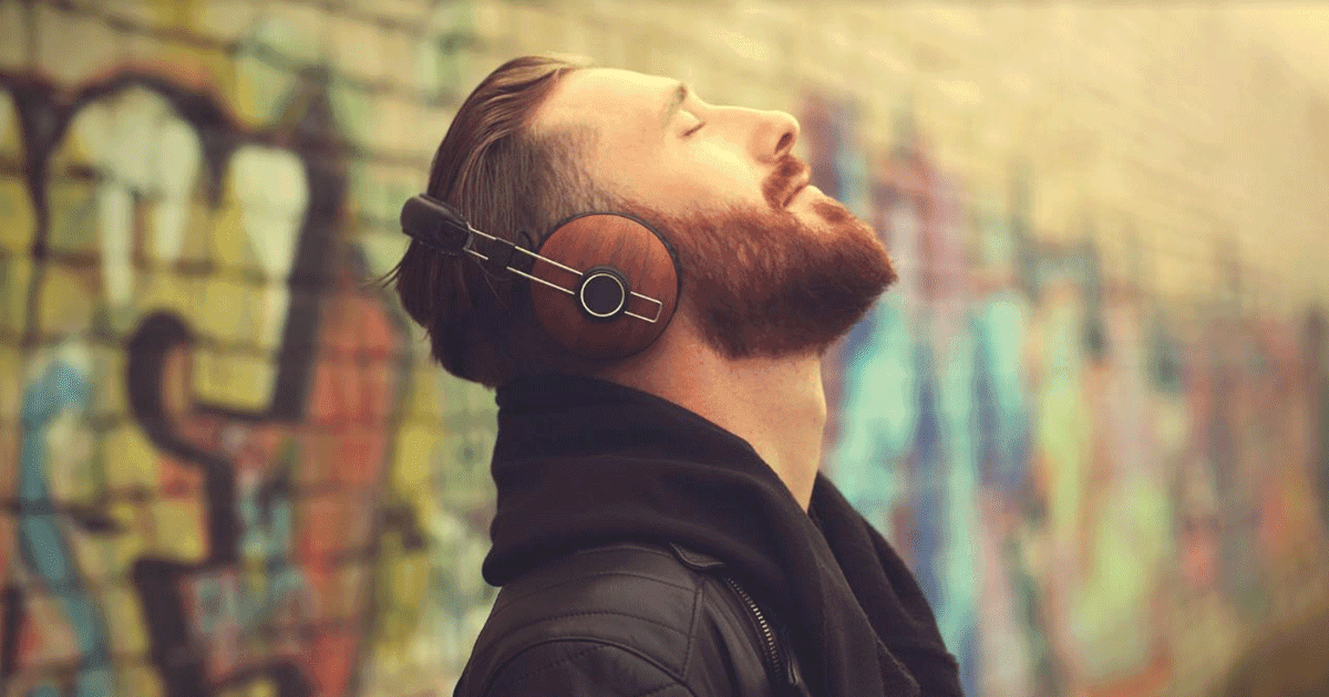 कभी सोचा है कि एक ही गाने को दिमाग़ बार-बार क्यों दोहराता है, आज वजह जान लो