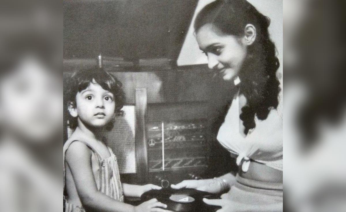 पहचान कौन! नूतन के साथ दिख रही ये बच्ची थी बॉलीवुड की दबंग एक्ट्रेस, धर्मेंद्र को जड़ा था थप्पड़