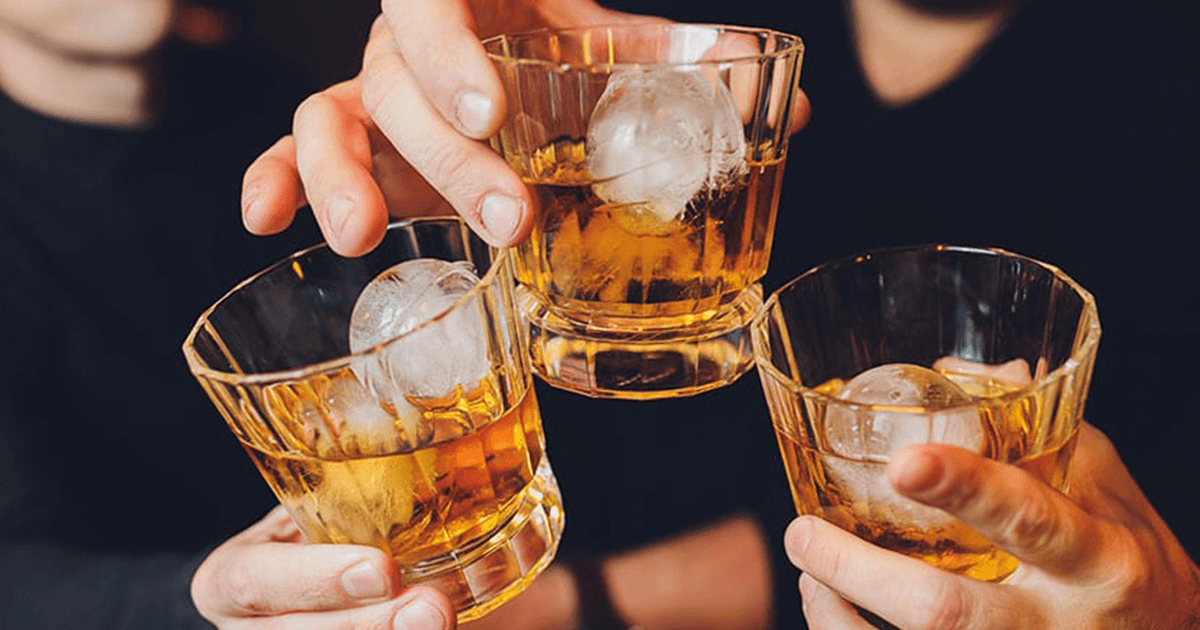 शराब पीने के बाद लोग अक्सर अंग्रेज़ी क्यों झाड़ने लगते हैं, जानिए क्या है इसकी असल वजह