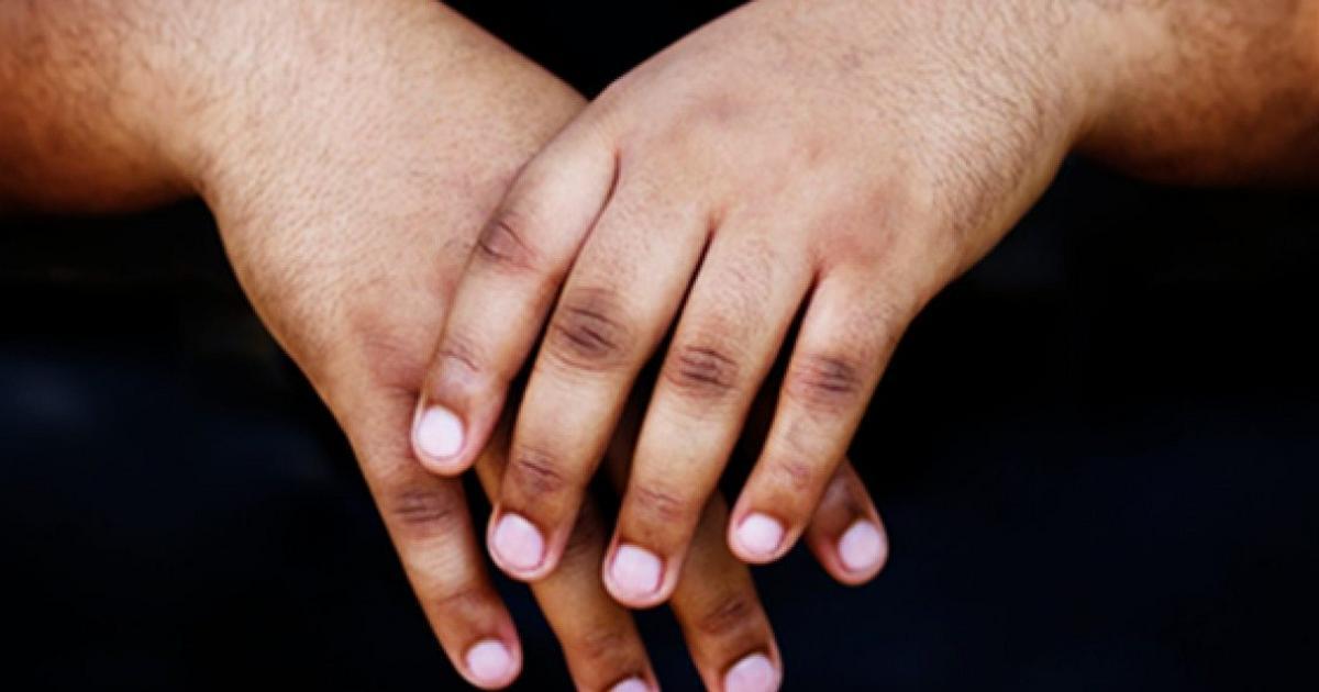 Dark Knuckles: मेन्स की उंगलियों की पोरों पर कालापन क्यों होता है और इससे बचने के उपाय क्या हैं