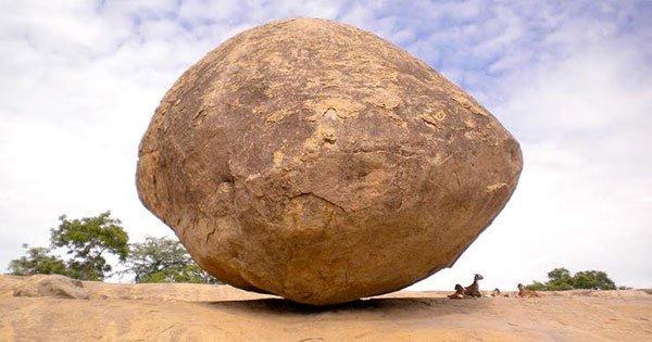 इस पत्थर को नहीं हिला पाए थे 7 हाथी, ‘कृष्ण की मक्खन गेंद’ के नाम से प्रसिद्ध है ये पत्थर