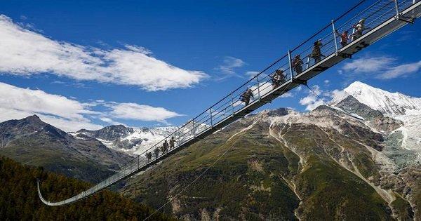 Switzerland घूमने के लिए पहले ही थी कई ख़ूबसूरत वजहें, अब उनमें जुड़ गया Hanging Bridge का भी नाम
