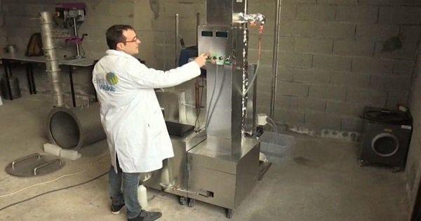 1 किलो प्लास्टिक से 1 लीटर पेट्रोल और डीज़ल निकालने वाली मशीन बना ली है इस फ्रेंच रिसर्चर ने