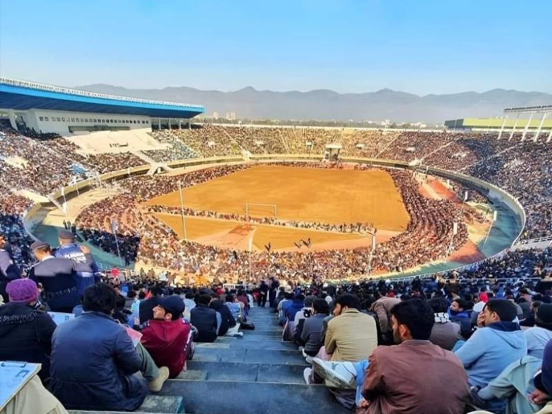 पाकिस्तान में पुलिस भर्ती के लिए उमड़े 30 हजार से ज़्यादा युवा, स्टेडियम में करानी पड़ी परीक्षा