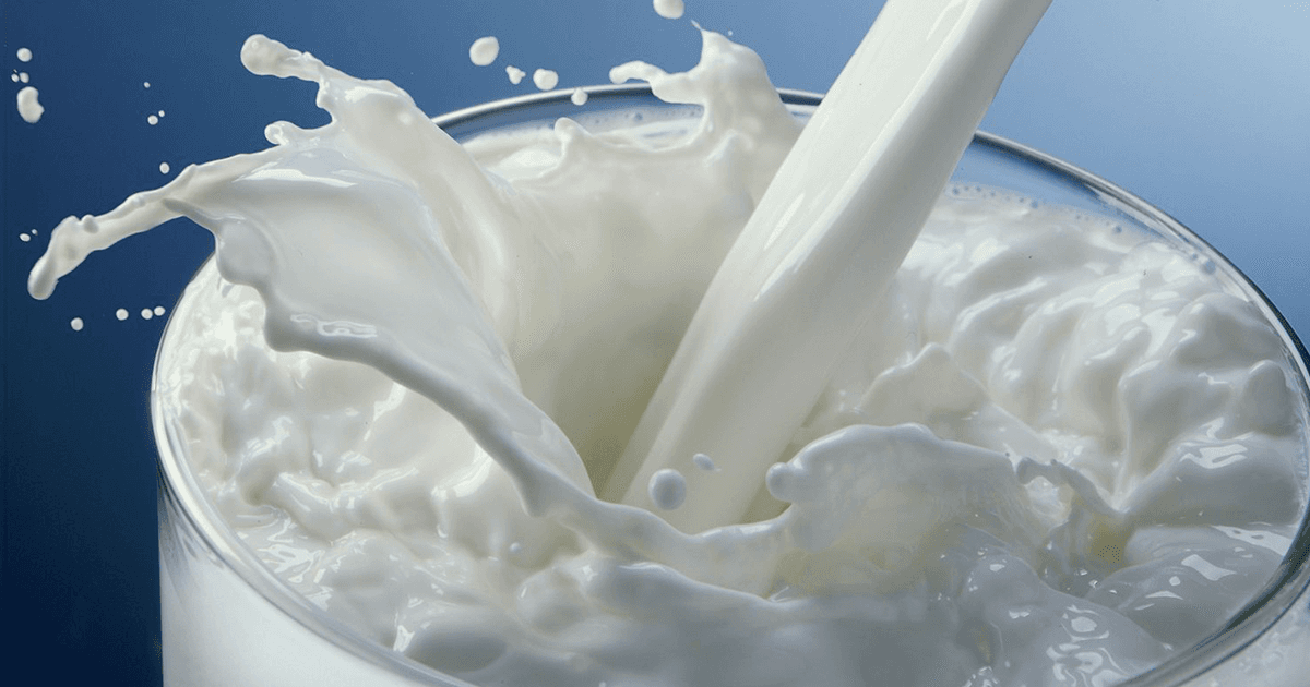 आख़िर दूध का रंग सफ़ेद होने का कारण क्या है? नहीं पता तो जान लो