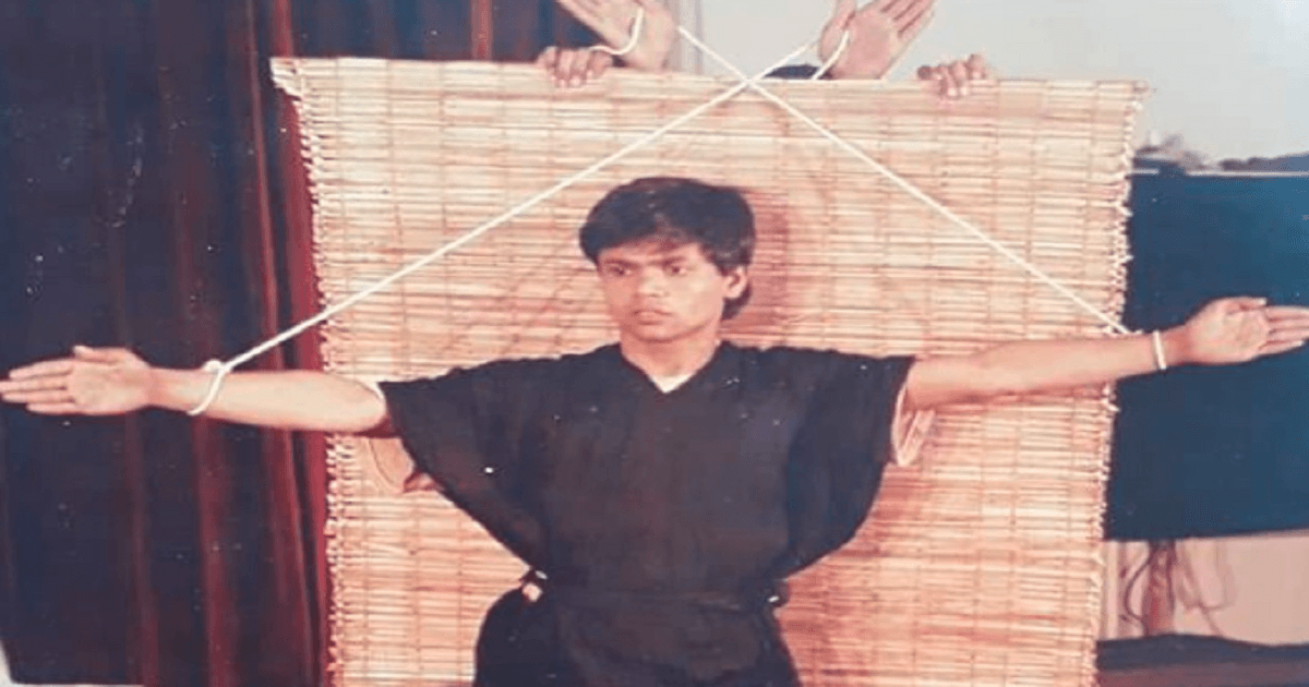 पहचान कौन! 20 की उम्र में पत्नी का निधन, टेलर का भी किया काम, आज दमदार कॉमेडी के लिए मशहूर है ये एक्टर